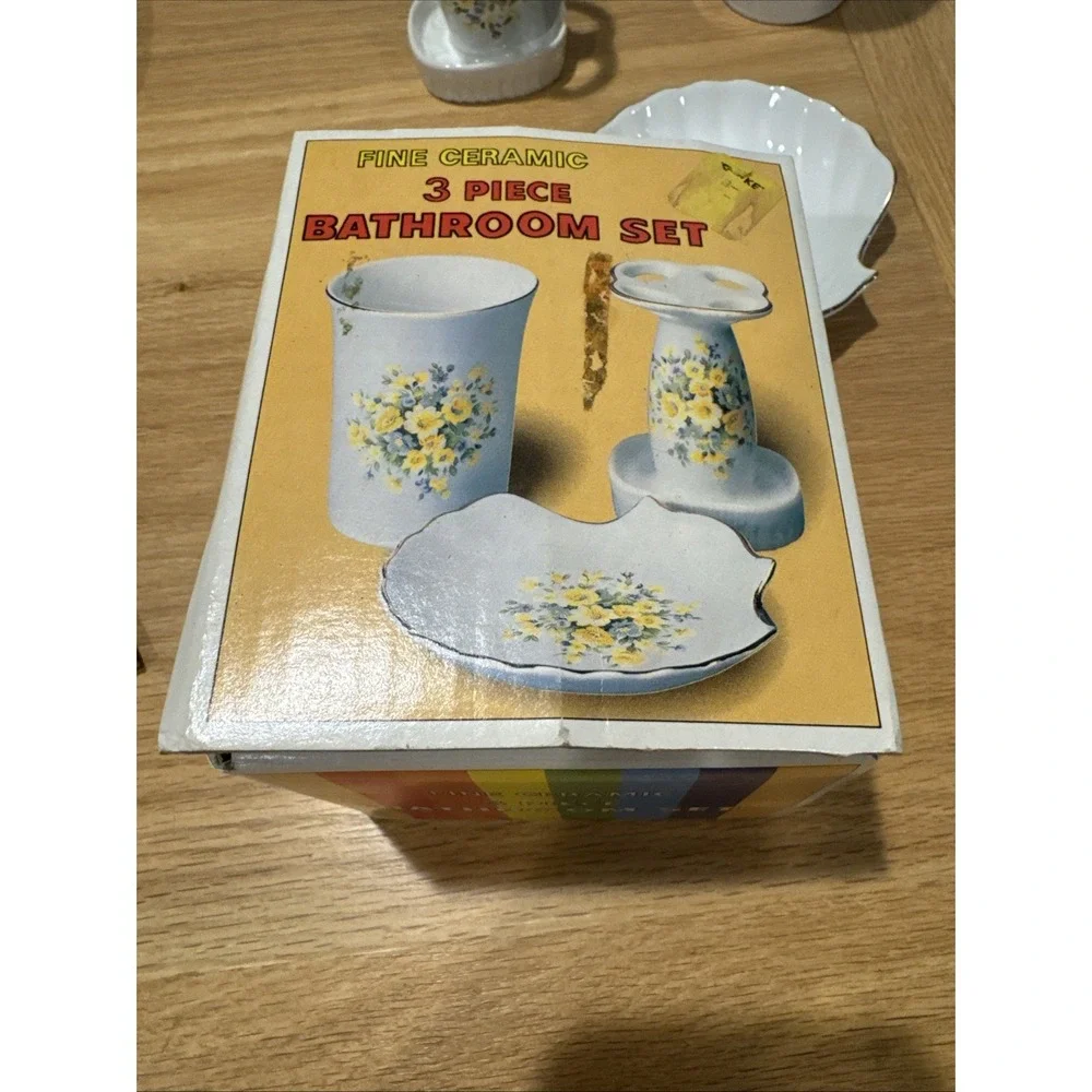 Vintage Ceramic 3 Piece Bathroom Vanity Set Floral Grannycore Cottagecore
